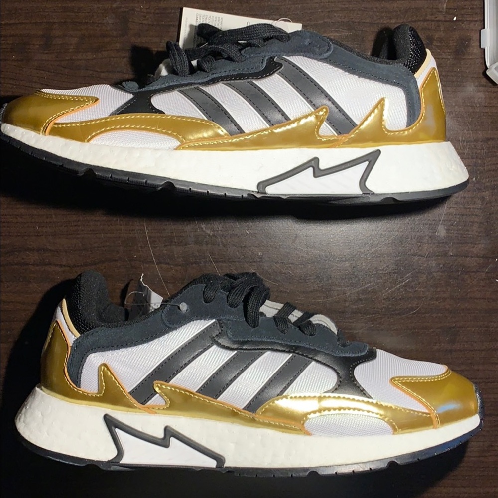 Tresc Run “black metallic gold” NWT